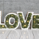 Декоративен надпис от мъх "Love" 2